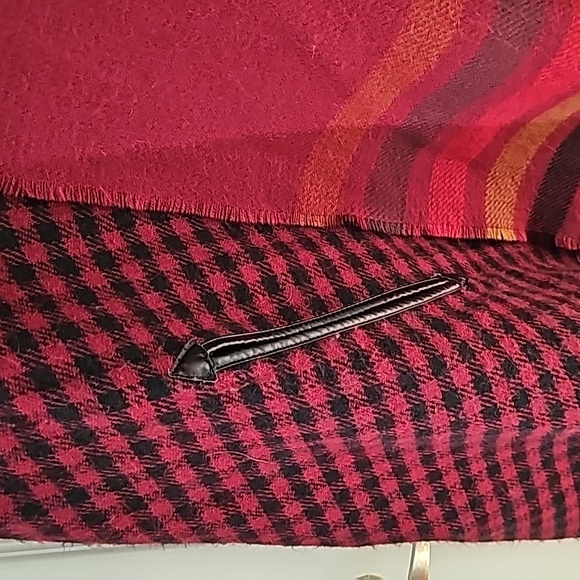 Poncho - Picture 3 of 3